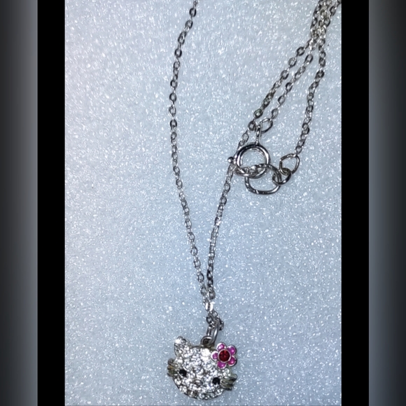 Hello Kitty Crystal Pendant - Picture 10 of 14